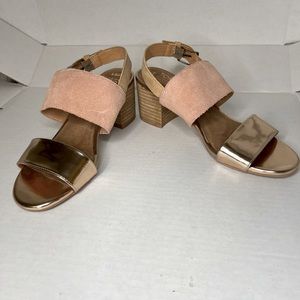 Tom’s Poppy Bloom Suede/Rose Gold Sandal- 6.5